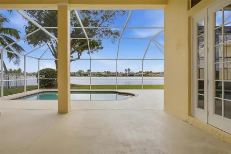 727 Lake Boulevard Weston FL 33326