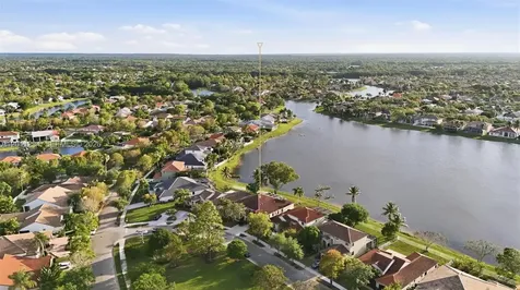 727 Lake Boulevard Weston FL 33326