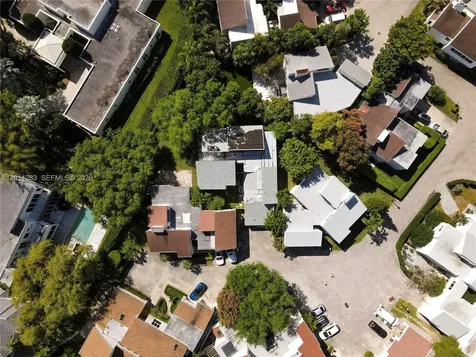 1981 S Oak Haven Circle Miami FL 33179