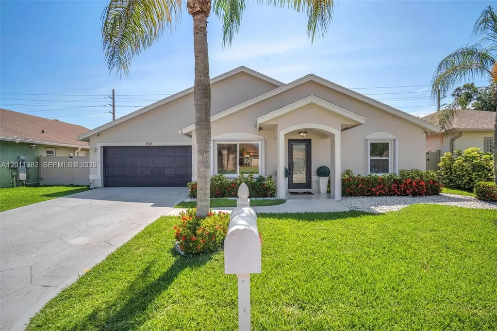 252 Malibu Circle Green Acres FL 33413