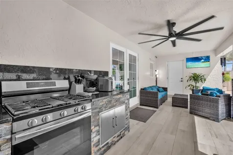 252 Malibu Circle Green Acres FL 33413
