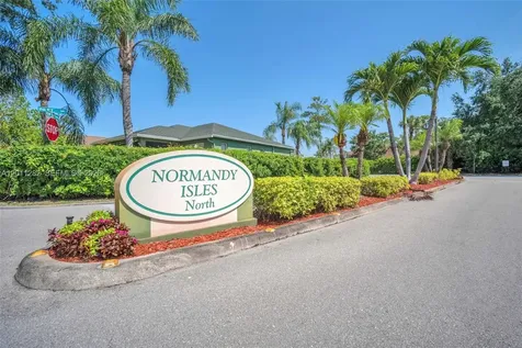 252 Malibu Circle Green Acres FL 33413
