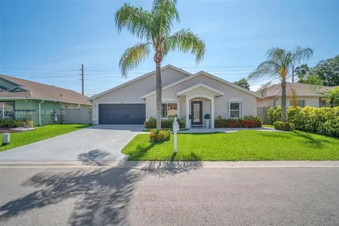 252 Malibu Circle Green Acres FL 33413