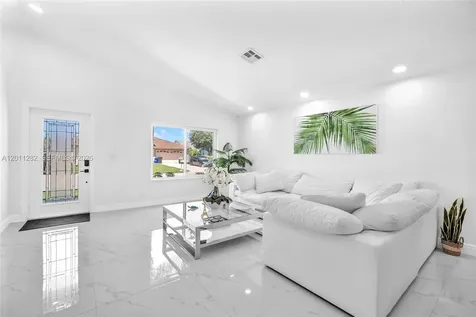 252 Malibu Circle Green Acres FL 33413