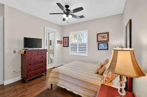 8920 SW 162nd Terrace Palmetto Bay FL 33157
