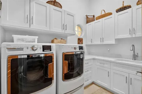 8920 SW 162nd Terrace Palmetto Bay FL 33157