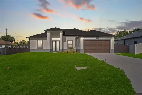 2220 NE 9th Place Cape Coral FL 33909