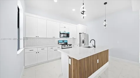 2220 NE 9th Place Cape Coral FL 33909