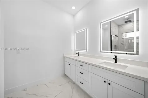 2220 NE 9th Place Cape Coral FL 33909