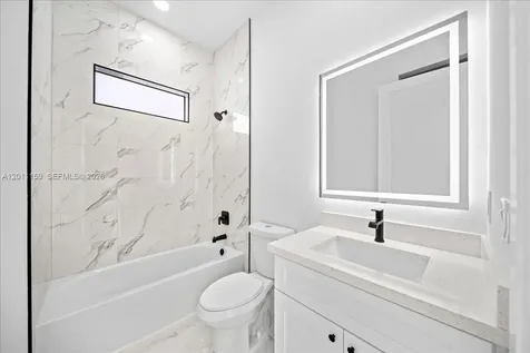 2220 NE 9th Place Cape Coral FL 33909