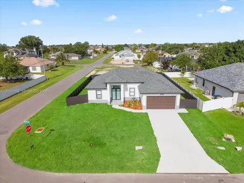 2220 NE 9th Place Cape Coral FL 33909