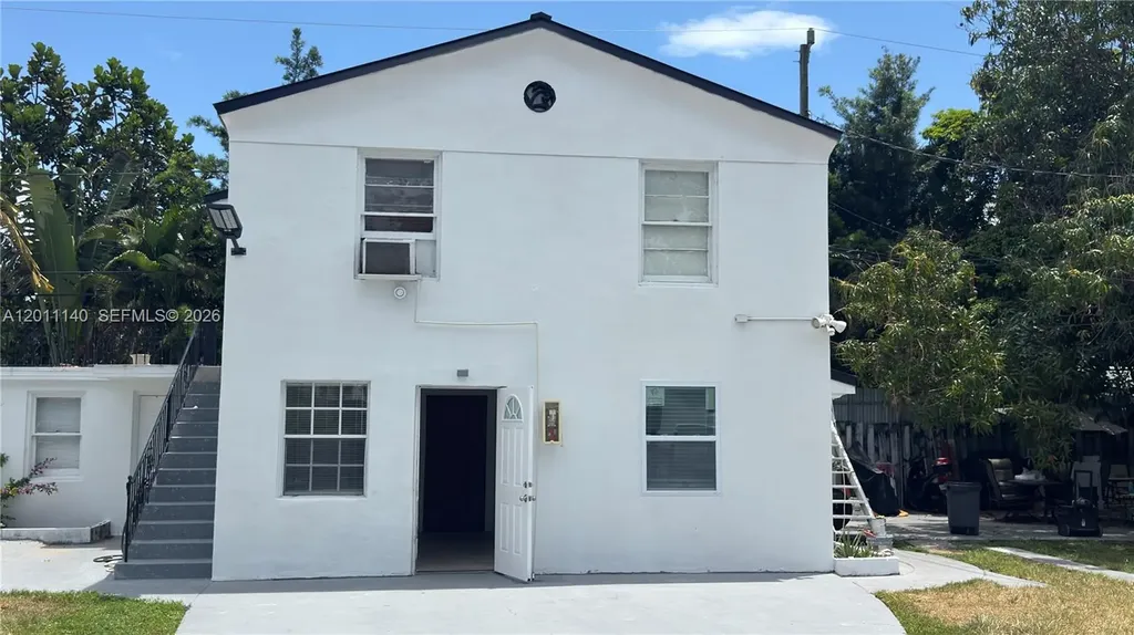 921 N 17th Court Hollywood FL 33020
