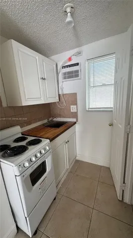 921 N 17th Court Hollywood FL 33020