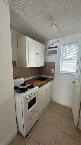 921 N 17th Court Hollywood FL 33020