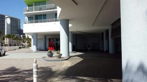 325 S Biscayne Boulevard Miami FL 33131