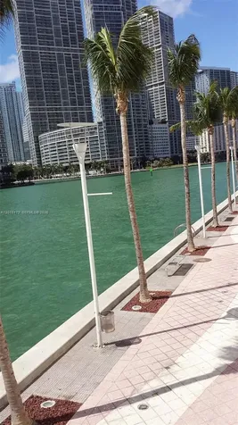 325 S Biscayne Boulevard Miami FL 33131
