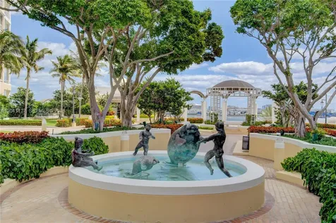 808 Brickell Key Drive Miami FL 33131