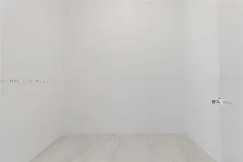 17550 Collins Sunny Isles Beach FL 33160