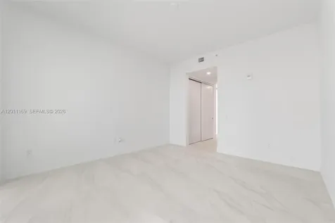17550 Collins Sunny Isles Beach FL 33160