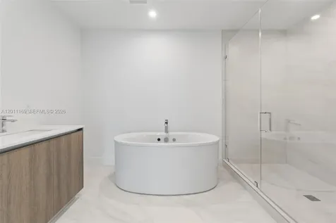 17550 Collins Sunny Isles Beach FL 33160