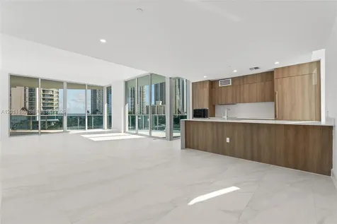 17550 Collins Sunny Isles Beach FL 33160