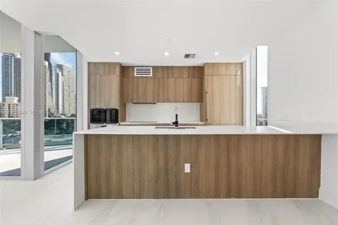 17550 Collins Sunny Isles Beach FL 33160
