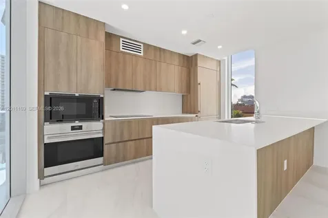 17550 Collins Sunny Isles Beach FL 33160