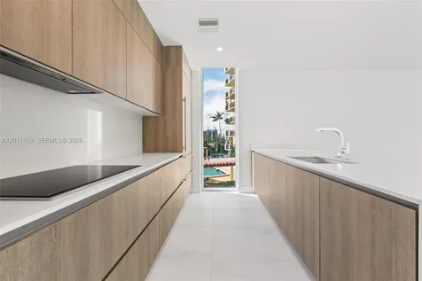 17550 Collins Sunny Isles Beach FL 33160