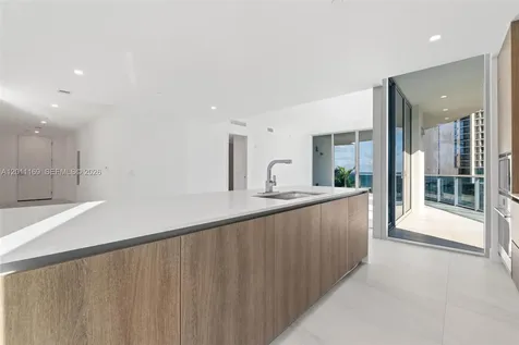 17550 Collins Sunny Isles Beach FL 33160