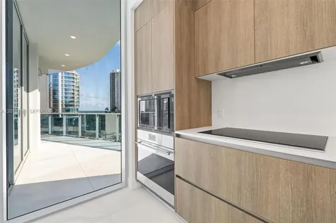 17550 Collins Sunny Isles Beach FL 33160