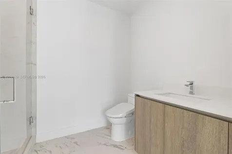 17550 Collins Sunny Isles Beach FL 33160