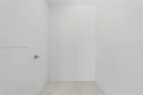 17550 Collins Sunny Isles Beach FL 33160
