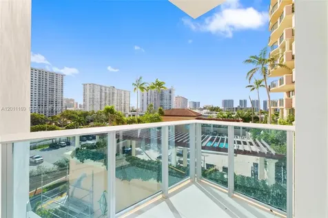 17550 Collins Sunny Isles Beach FL 33160