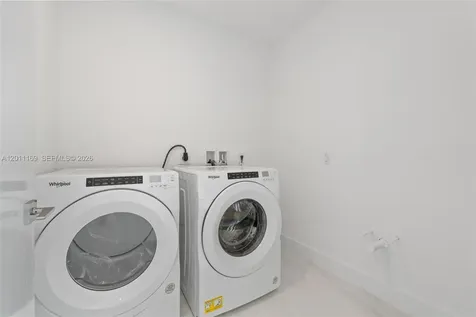 17550 Collins Sunny Isles Beach FL 33160
