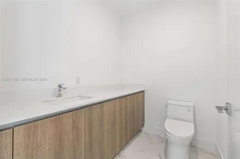 17550 Collins Sunny Isles Beach FL 33160
