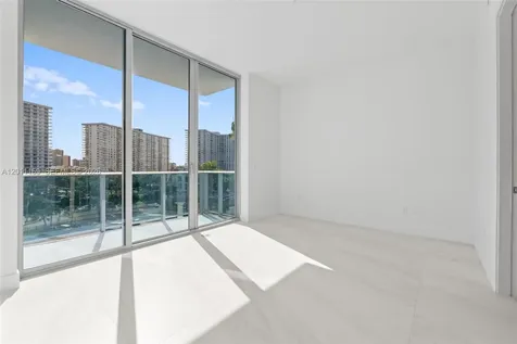 17550 Collins Sunny Isles Beach FL 33160
