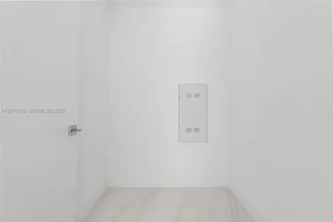 17550 Collins Sunny Isles Beach FL 33160