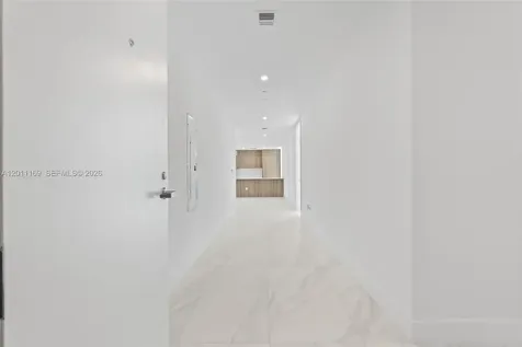 17550 Collins Sunny Isles Beach FL 33160