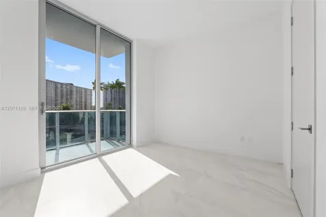 17550 Collins Sunny Isles Beach FL 33160