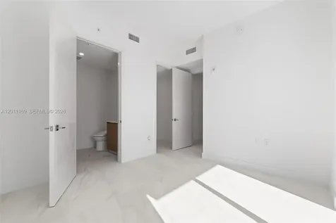 17550 Collins Sunny Isles Beach FL 33160