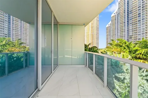 17550 Collins Sunny Isles Beach FL 33160