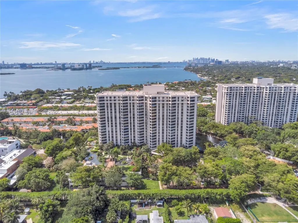 1000 Quayside Terrace Miami FL 33138