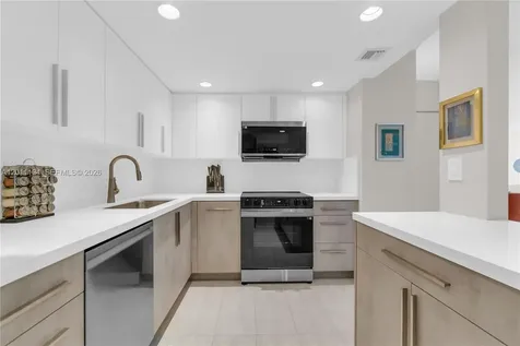 1000 Quayside Terrace Miami FL 33138