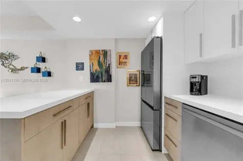 1000 Quayside Terrace Miami FL 33138