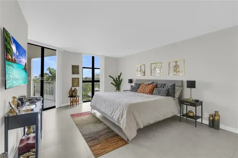 1000 Quayside Terrace Miami FL 33138
