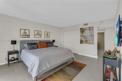 1000 Quayside Terrace Miami FL 33138