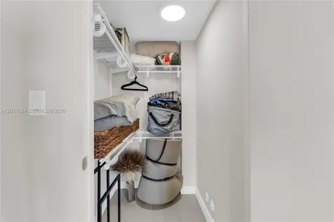 1000 Quayside Terrace Miami FL 33138