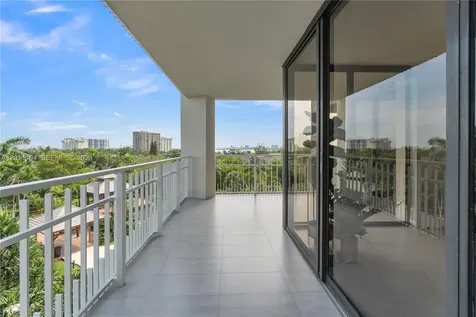 1000 Quayside Terrace Miami FL 33138