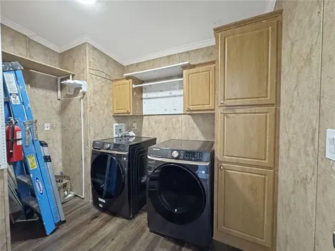 2863 SW 58th Manor Dania Beach FL 33312