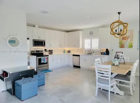 184 Ocean Shores Drive Key Largo FL 33037